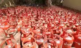 LPG Journey : పొయ్యి నుంచి సిలిండర్ దాకా.. 25 ఏళ్లలో మీ వంటగది ఎలా మారిందో తెలుసా? LPG Journey : పొయ్యి నుంచి సిలిండర్ దాకా.. 25 ఏళ్లలో మీ వంటగది ఎలా మారిందో తెలుసా?