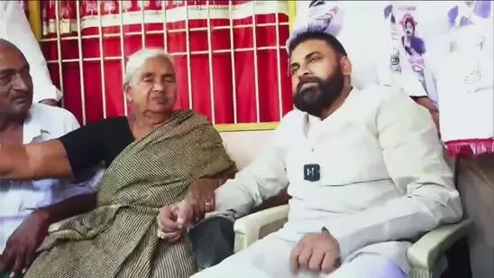 Pawan Kalyan Keeps His Word: మాట తప్పని పవన్.. వృద్ధురాలి ఇంట ముచ్చటగా మూడోసారి పర్యటన Pawan Kalyan Keeps His Word: మాట తప్పని పవన్.. వృద్ధురాలి ఇంట ముచ్చటగా మూడోసారి పర్యటన