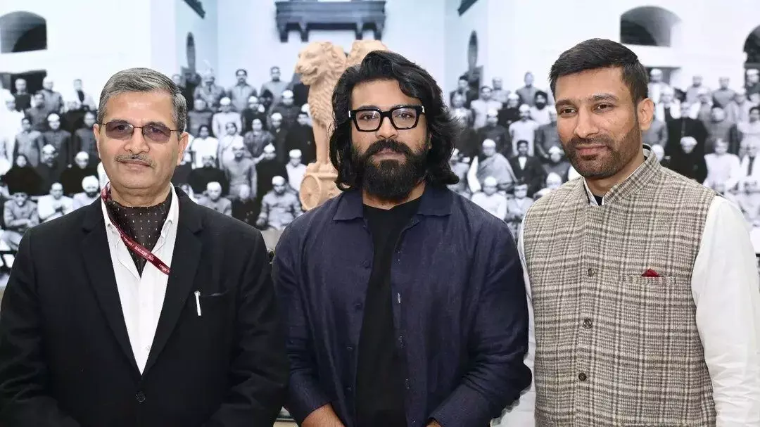 Ram Charan Creates New Sensation: ఢిల్లీ వీధుల్లో పెద్ది హంగామా.. రామ్ చరణ్ నయా సెన్సేషన్ Ram Charan Creates New Sensation: ఢిల్లీ వీధుల్లో పెద్ది హంగామా.. రామ్ చరణ్ నయా సెన్సేషన్