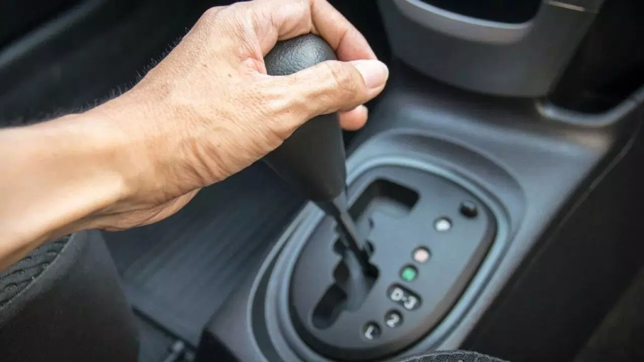 Automatic Cars : ట్రాఫిక్ కష్టాలకు చెక్.. రూ. 10 లక్షల లోపే అదిరిపోయే 5 ఆటోమేటిక్ కార్లు ఇవే Automatic Cars : ట్రాఫిక్ కష్టాలకు చెక్.. రూ. 10 లక్షల లోపే అదిరిపోయే 5 ఆటోమేటిక్ కార్లు ఇవే
