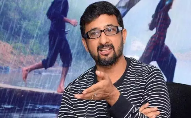 థియేటర్కు వెళ్లాలంటేనే భయమేస్తుంది.. తేజ ఆసక్తికర కామెంట్స్ థియేటర్కు వెళ్లాలంటేనే భయమేస్తుంది.. తేజ ఆసక్తికర కామెంట్స్