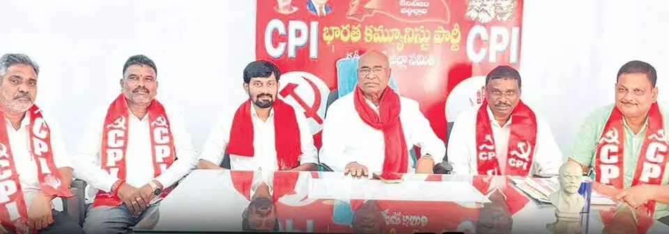 Chada Venkat Reddy: గాదె ఇన్నయ్య అరెస్ట్ అన్యాయం.. రాష్ట్ర ప్రభుత్వం జోక్యం చేసుకోవాలి: చాడ వెంకట్ రెడ్డి Chada Venkat Reddy: గాదె ఇన్నయ్య అరెస్ట్ అన్యాయం.. రాష్ట్ర ప్రభుత్వం జోక్యం చేసుకోవాలి: చాడ వెంకట్ రెడ్డి
