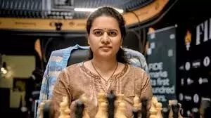 World Chess Battle: ప్రపంచ చెస్ సమరం.. టైటిల్ వేటలో భారత దిగ్గజాలు.. World Chess Battle: ప్రపంచ చెస్ సమరం.. టైటిల్ వేటలో భారత దిగ్గజాలు..