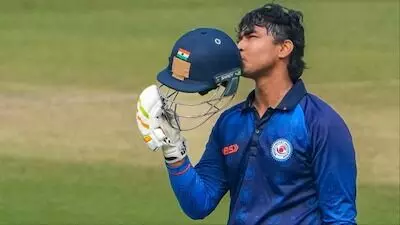 Vaibhav Suryavanshi: ఏబీడీ రికార్డు బద్దలు.. 14 ఏళ్లకే ప్రపంచ రికార్డులతో ఊచకోత కోసిన వైభవ్! Vaibhav Suryavanshi: ఏబీడీ రికార్డు బద్దలు.. 14 ఏళ్లకే ప్రపంచ రికార్డులతో ఊచకోత కోసిన వైభవ్!