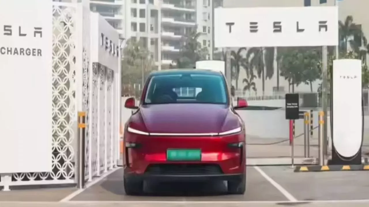 Tesla : టెస్లా కార్లు అంటే మృత్యు పాశాలా ? డోర్లు రాక 15 మంది బలి Tesla : టెస్లా కార్లు అంటే మృత్యు పాశాలా ? డోర్లు రాక 15 మంది బలి