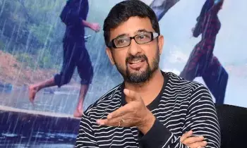 థియేటర్కు వెళ్లాలంటేనే భయమేస్తుంది.. తేజ ఆసక్తికర కామెంట్స్ థియేటర్కు వెళ్లాలంటేనే భయమేస్తుంది.. తేజ ఆసక్తికర కామెంట్స్