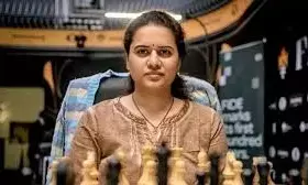 World Chess Battle: ప్రపంచ చెస్ సమరం.. టైటిల్ వేటలో భారత దిగ్గజాలు.. World Chess Battle: ప్రపంచ చెస్ సమరం.. టైటిల్ వేటలో భారత దిగ్గజాలు..