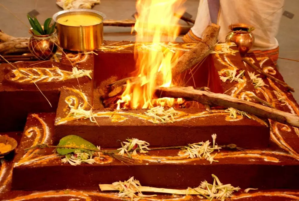 Performing a Yajna: అసలు యజ్ఞం ఎందుకు చేస్తారో తెలుసా.? Performing a Yajna: అసలు యజ్ఞం ఎందుకు చేస్తారో తెలుసా.?