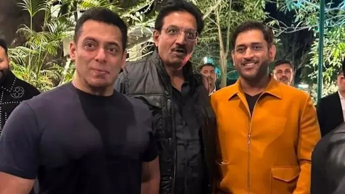 Salman Khan’s Birthday Celebrations: సల్మాన్ ఖాన్ పుట్టినరోజు వేడుకల్లో ధోనీ సందడి Salman Khan’s Birthday Celebrations: సల్మాన్ ఖాన్ పుట్టినరోజు వేడుకల్లో ధోనీ సందడి