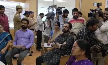 Actor Sivaji : మహిళా కమిషన్ మందు విచారణకు హాజరైన నటుడు శివాజీ Actor Sivaji : మహిళా కమిషన్ మందు విచారణకు హాజరైన నటుడు శివాజీ