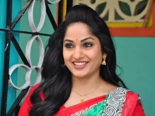 Big Shock for Actress Madhaveelatha: నటి మాధవీలతకు బిగ్ షాక్.. సరూర్ నగర్ పోలీస్ స్టేషన్లో కేసు నమోదు Big Shock for Actress Madhaveelatha: నటి మాధవీలతకు బిగ్ షాక్.. సరూర్ నగర్ పోలీస్ స్టేషన్లో కేసు నమోదు