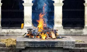 Look Back After Funeral Rites: అంత్యక్రియల తర్వాత వెనక్కి తిరిగి ఎందుకు చూడొద్దు.. దీని వెనుక ఉన్న అసలు కారణం ఇదే.. Look Back After Funeral Rites: అంత్యక్రియల తర్వాత వెనక్కి తిరిగి ఎందుకు చూడొద్దు.. దీని వెనుక ఉన్న అసలు కారణం ఇదే..