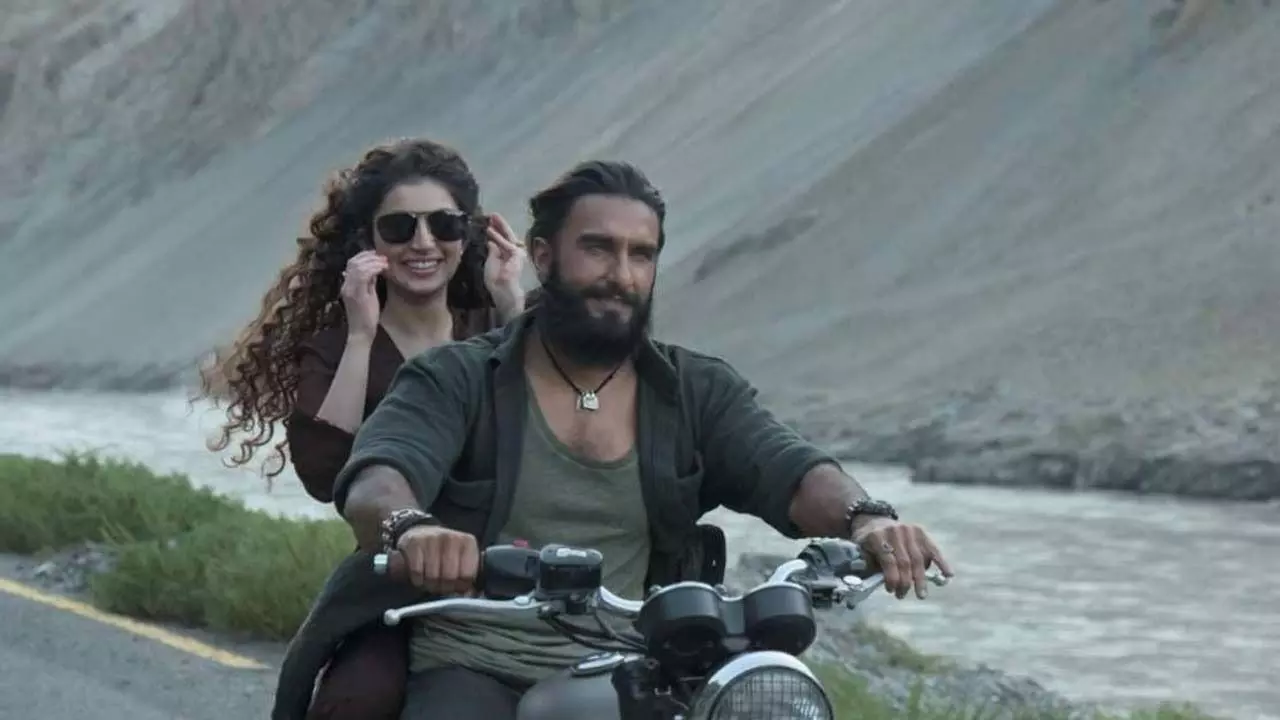 Dhurandhar Enters the ₹1000 Crore Club: 1000 కోట్ల క్లబ్లో దురంధర్.. బాక్సాఫీస్ వద్ద రణ్వీర్ సింగ్ సరికొత్త రికార్డ్ Dhurandhar Enters the ₹1000 Crore Club: 1000 కోట్ల క్లబ్లో దురంధర్.. బాక్సాఫీస్ వద్ద రణ్వీర్ సింగ్ సరికొత్త రికార్డ్