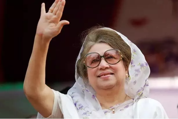 Khaleda Zia Passes Away: ఖలీదా జియా కన్నుమూత: బంగ్లాదేశ్ మాజీ ప్రధాని, బీఎన్పీ అధినేత్రి తుదిశ్వాస Khaleda Zia Passes Away: ఖలీదా జియా కన్నుమూత: బంగ్లాదేశ్ మాజీ ప్రధాని, బీఎన్పీ అధినేత్రి తుదిశ్వాస