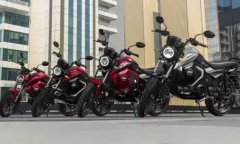 Two Wheeler Sales : షోరూమ్ల ముందు క్యూలు..రిజిస్ట్రేషన్ల మోత..2 కోట్ల పైగా బైకులు, స్కూటర్ల విక్రయం Two Wheeler Sales : షోరూమ్ల ముందు క్యూలు..రిజిస్ట్రేషన్ల మోత..2 కోట్ల పైగా బైకులు, స్కూటర్ల విక్రయం