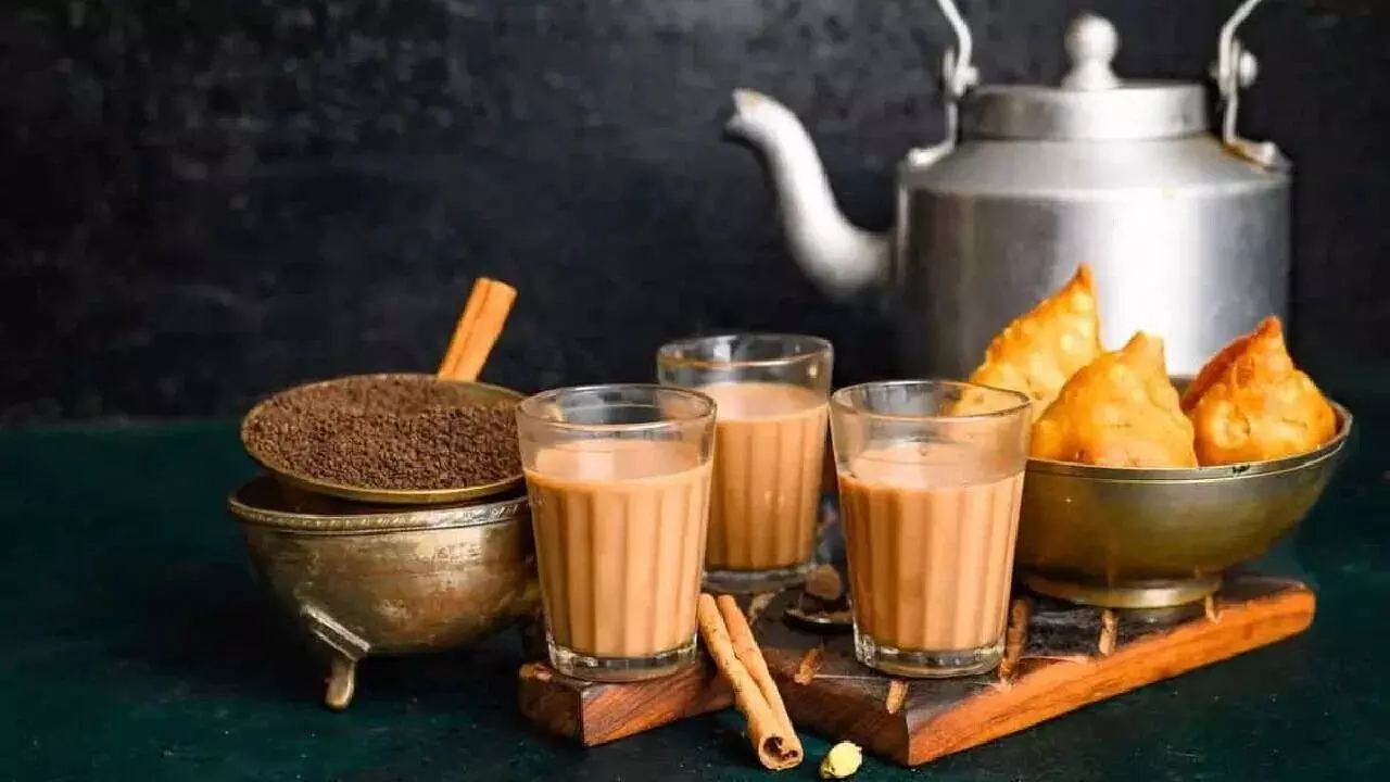 Consuming These Foods Along with Tea: టీతో పాటు ఈ పదార్థాలను తింటున్నారా? అయితే మీరు ప్రమాదంలో పడ్డట్టే Consuming These Foods Along with Tea: టీతో పాటు ఈ పదార్థాలను తింటున్నారా? అయితే మీరు ప్రమాదంలో పడ్డట్టే