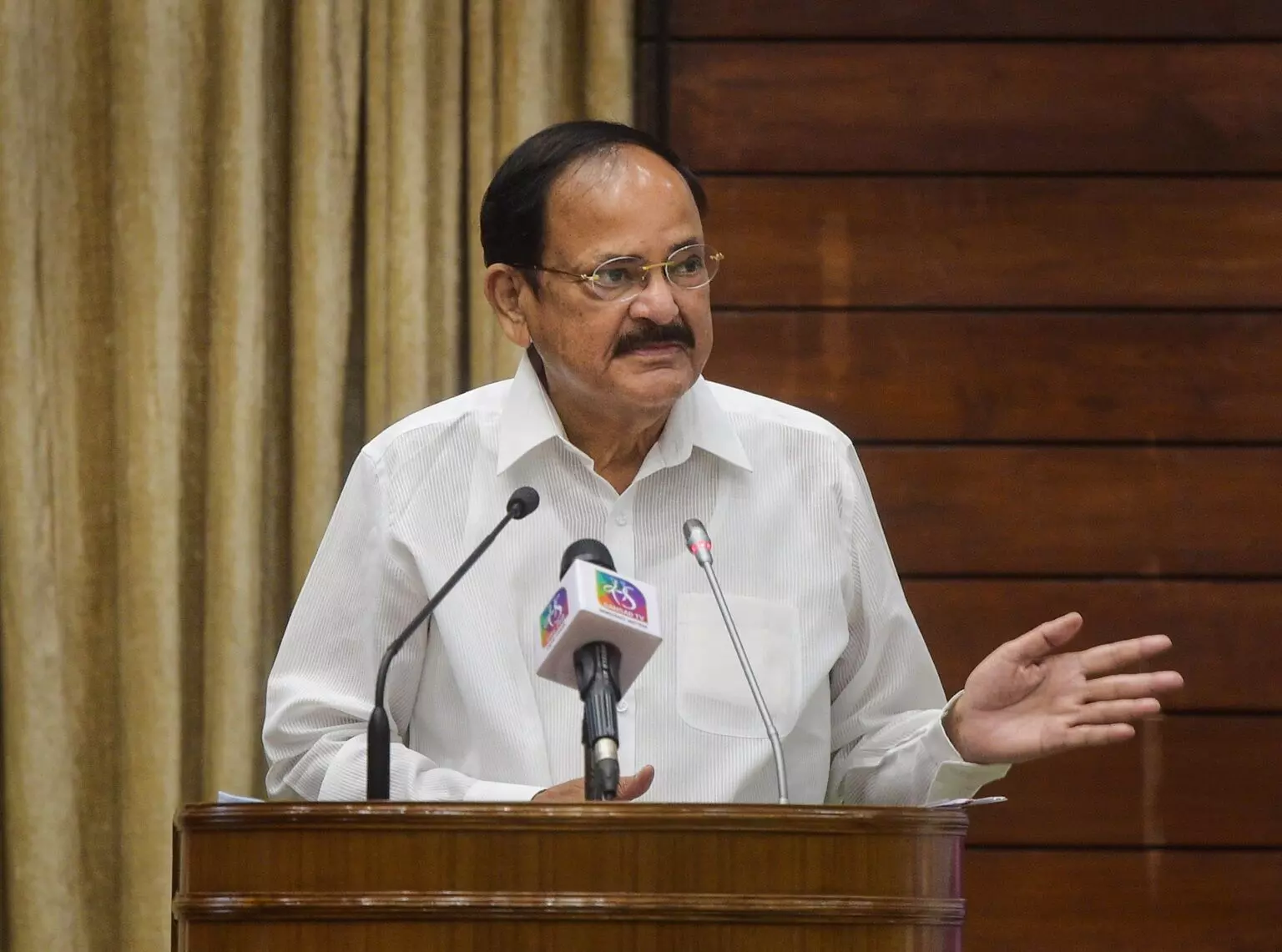 Venkaiah Naidu: వెంకయ్యనాయుడు: తెలుగు మరచిన తెలుగువాడు అసంపూర్ణుడే... మాతృభాషను శ్వాసలా కాపాడాలి Venkaiah Naidu: వెంకయ్యనాయుడు: తెలుగు మరచిన తెలుగువాడు అసంపూర్ణుడే... మాతృభాషను శ్వాసలా కాపాడాలి