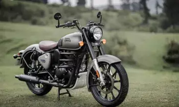 Royal Enfield : బుల్లెట్, క్లాసిక్ బైక్ కొనాలనుకుంటున్నారా? జేబుకు చిల్లు పడాల్సిందే Royal Enfield : బుల్లెట్, క్లాసిక్ బైక్ కొనాలనుకుంటున్నారా? జేబుకు చిల్లు పడాల్సిందే