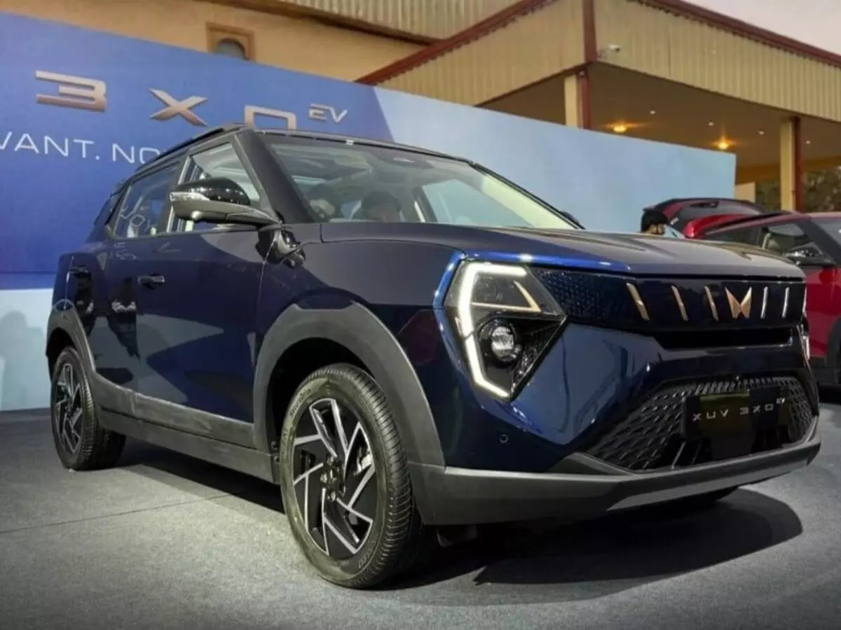 Mahindra XUV 3XO EV : టాటా కోటను ఢీకొట్టేందుకు మహీంద్రా ఎలక్ట్రిక్ బాణం..ఫీచర్లు చూస్తే మైండ్ బ్లాకే! Mahindra XUV 3XO EV : టాటా కోటను ఢీకొట్టేందుకు మహీంద్రా ఎలక్ట్రిక్ బాణం..ఫీచర్లు చూస్తే మైండ్ బ్లాకే!