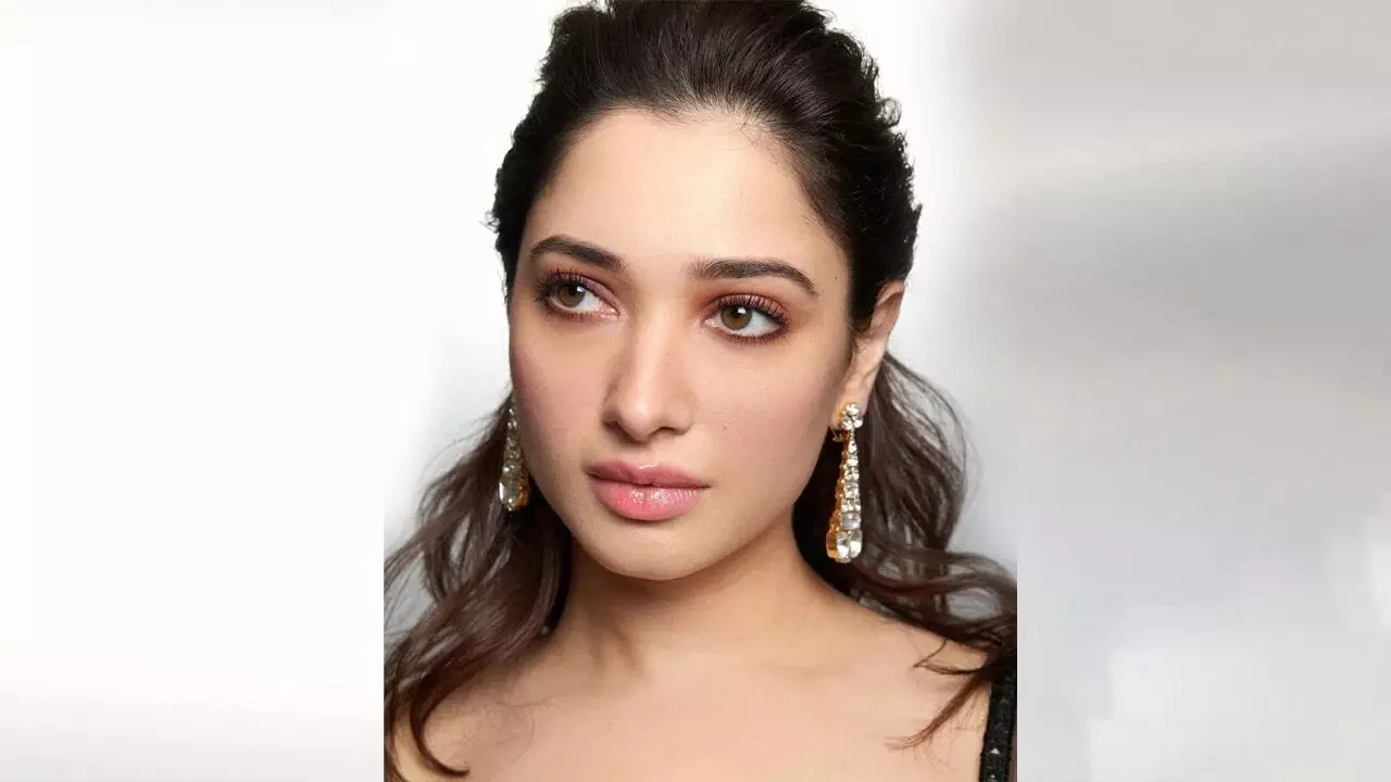 Tamannaah: తమన్నా 6 నిమిషాల డ్యాన్స్కు రూ. 6 కోట్ల పారితోషికం! Tamannaah: తమన్నా 6 నిమిషాల డ్యాన్స్కు రూ. 6 కోట్ల పారితోషికం!