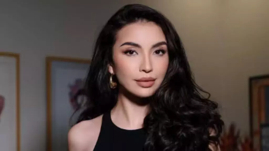 Indonesian Model Manohara Odelia in Distress: మలేషియా యువరాజుతో బలవంతంగా పెళ్లి... మాజీ భార్య అని పిలవద్దు: ఇండోనేషియన్ మోడల్ మనోహర ఒడెలియా ఆవేదన Indonesian Model Manohara Odelia in Distress: మలేషియా యువరాజుతో బలవంతంగా పెళ్లి... మాజీ భార్య అని పిలవద్దు: ఇండోనేషియన్ మోడల్ మనోహర ఒడెలియా ఆవేదన