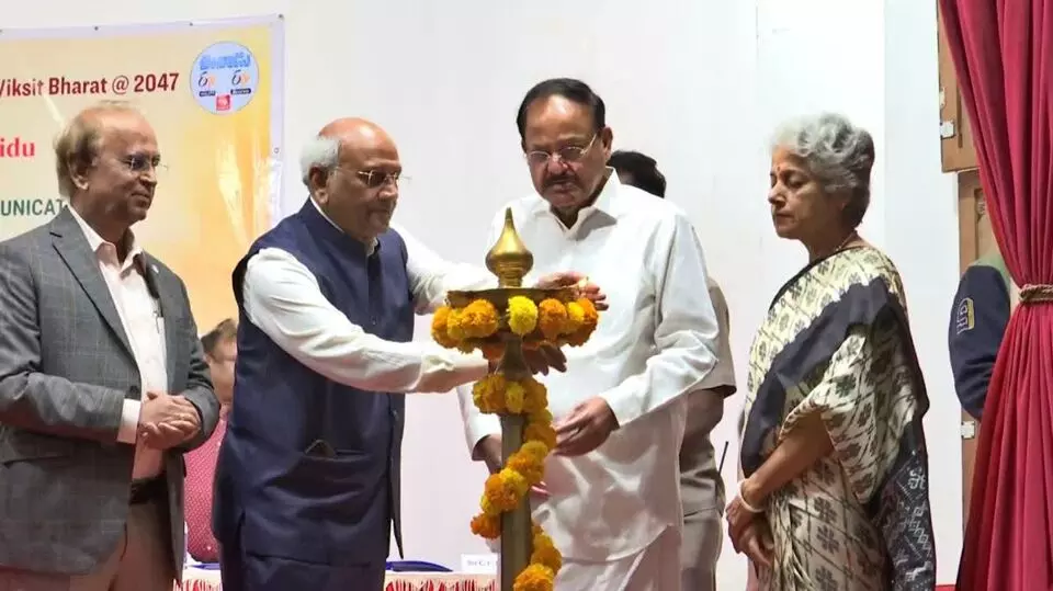 Venkaiah Naidu: శాస్త్రీయ దృక్పథాన్ని సమాజానికి చేర్చాలి: వెంకయ్య నాయుడు Venkaiah Naidu: శాస్త్రీయ దృక్పథాన్ని సమాజానికి చేర్చాలి: వెంకయ్య నాయుడు