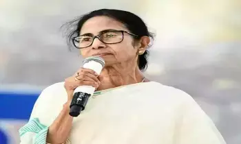 Mamata Alleges: ఐప్యాక్ చీఫ్ ఇంటి దాడుల్లో టీఎంసీ అంతర్గత డేటాను స్వాధీనం చేసుకోవడానికి ఈడీ ప్రయత్నం: మమతా ఆరోపణ Mamata Alleges: ఐప్యాక్ చీఫ్ ఇంటి దాడుల్లో టీఎంసీ అంతర్గత డేటాను స్వాధీనం చేసుకోవడానికి ఈడీ ప్రయత్నం: మమతా ఆరోపణ