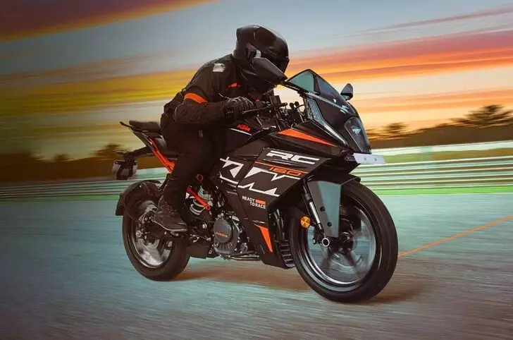 KTM RC 160 : కేటీఎం నుంచి నయా బుల్లెట్.. RC 160 వచ్చేసింది..యమహా పని ఇక గోవిందా KTM RC 160 : కేటీఎం నుంచి నయా బుల్లెట్.. RC 160 వచ్చేసింది..యమహా పని ఇక గోవిందా