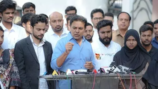 KTR Alleges: కాంగ్రెస్ ప్రభుత్వం సీరియల్ ల్యాండ్ గ్రాబర్గా మారింది: కేటీఆర్ తీవ్ర ఆరోపణలు KTR Alleges: కాంగ్రెస్ ప్రభుత్వం సీరియల్ ల్యాండ్ గ్రాబర్గా మారింది: కేటీఆర్ తీవ్ర ఆరోపణలు