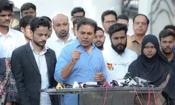 KTR Alleges: కాంగ్రెస్ ప్రభుత్వం సీరియల్ ల్యాండ్ గ్రాబర్గా మారింది: కేటీఆర్ తీవ్ర ఆరోపణలు KTR Alleges: కాంగ్రెస్ ప్రభుత్వం సీరియల్ ల్యాండ్ గ్రాబర్గా మారింది: కేటీఆర్ తీవ్ర ఆరోపణలు