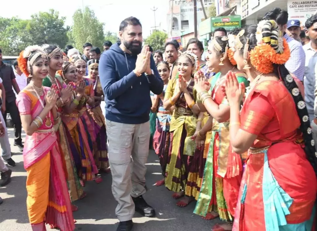 Deputy CM Pawan Kalyan’s Clear Message: కూటమిని బలహీనపర్చే పనులు చేయొద్దు: సంక్రాంతి ఉత్సవాల్లో డిప్యూటీ సీఎం పవన్ కల్యాణ్ స్పష్టీకరణ Deputy CM Pawan Kalyan’s Clear Message: కూటమిని బలహీనపర్చే పనులు చేయొద్దు: సంక్రాంతి ఉత్సవాల్లో డిప్యూటీ సీఎం పవన్ కల్యాణ్ స్పష్టీకరణ