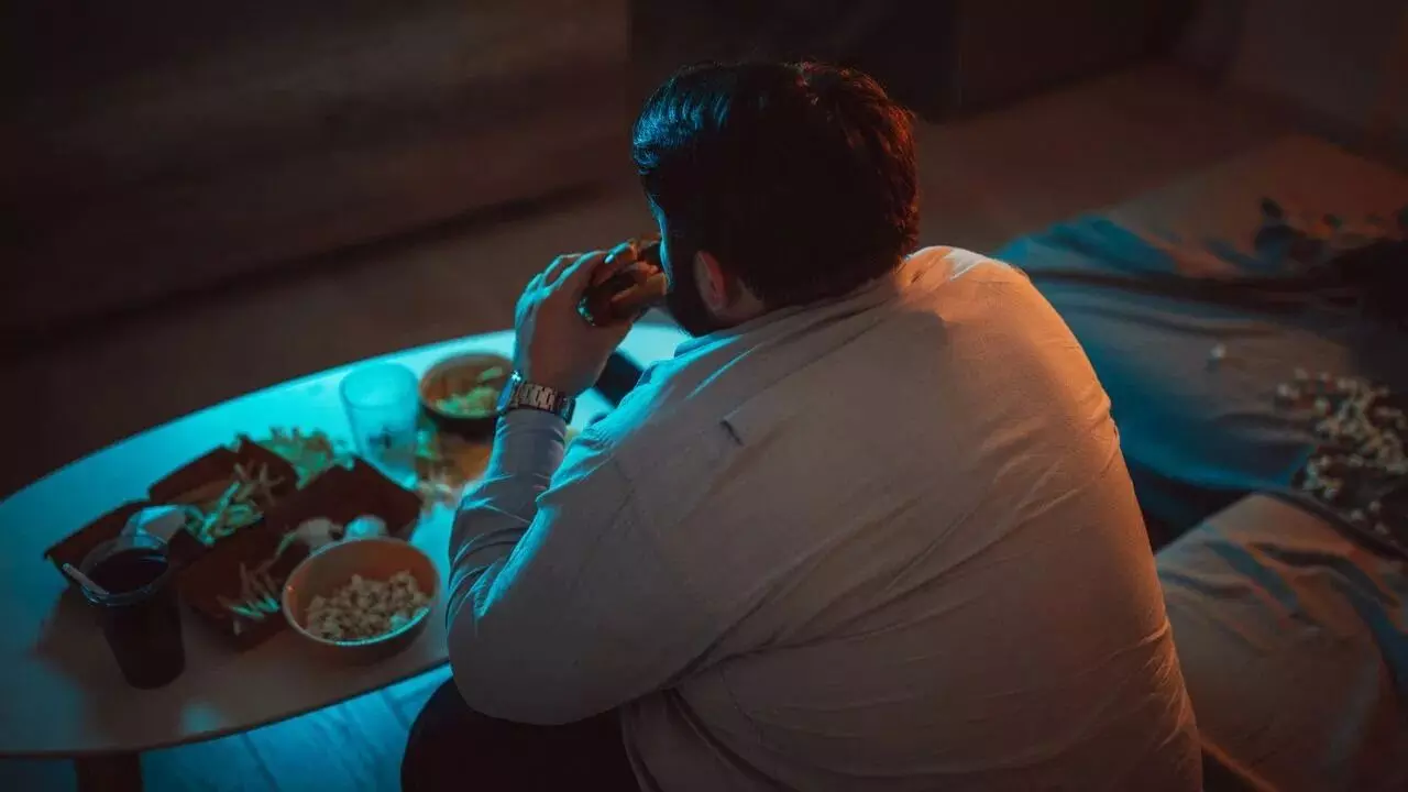 Eating Late at Night: రాత్రి ఆలస్యంగా తింటున్నారా..? అయితే జాగ్రత్త.. ఏమవుతుందంటే..? Eating Late at Night: రాత్రి ఆలస్యంగా తింటున్నారా..? అయితే జాగ్రత్త.. ఏమవుతుందంటే..?