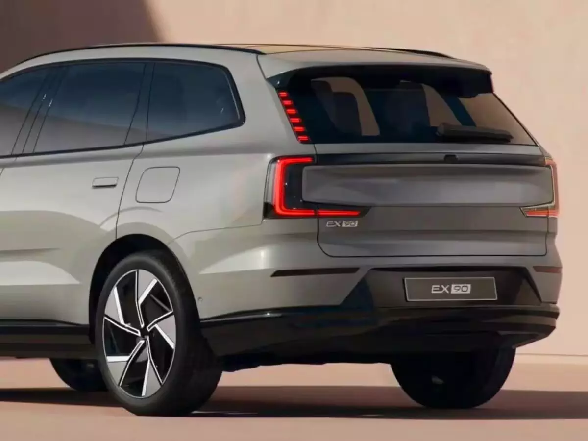 Volvo EX60 : వోల్వో ఎలక్ట్రిక్ సునామీ.. ఒక్కసారి ఛార్జ్ చేస్తే 810 కిలోమీటర్ల ప్రయాణం Volvo EX60 : వోల్వో ఎలక్ట్రిక్ సునామీ.. ఒక్కసారి ఛార్జ్ చేస్తే 810 కిలోమీటర్ల ప్రయాణం