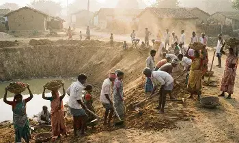 G-RAM-G Act : 100 రోజులు పాత మోడల్..ఇకపై ఏటా 125 రోజులు పని గ్యారెంటీ G-RAM-G Act : 100 రోజులు పాత మోడల్..ఇకపై ఏటా 125 రోజులు పని గ్యారెంటీ