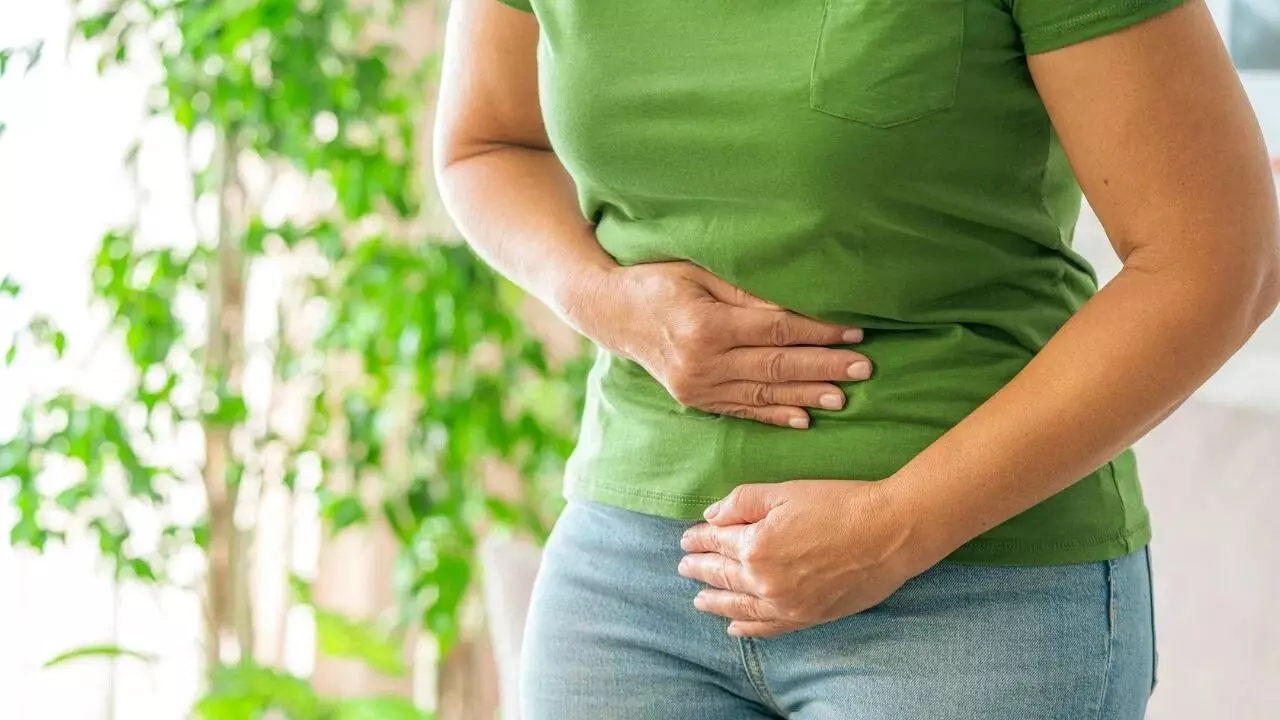 Drinking Too Little Water: మీరు నీళ్లు తక్కువగా తాగుతున్నారా? అయితే మీ కిడ్నీలు ప్రమాదంలో ఉన్నట్లే.. Drinking Too Little Water: మీరు నీళ్లు తక్కువగా తాగుతున్నారా? అయితే మీ కిడ్నీలు ప్రమాదంలో ఉన్నట్లే..