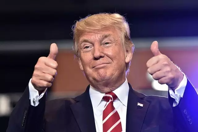 US President Donald Trump: ఇరాన్ సంక్షోభం: ఇరాన్తో వ్యాపారం చేసే దేశాలపై 25 శాతం అదనపు సుంకాలు - ట్రంప్ కీలక ప్రకటన US President Donald Trump: ఇరాన్ సంక్షోభం: ఇరాన్తో వ్యాపారం చేసే దేశాలపై 25 శాతం అదనపు సుంకాలు - ట్రంప్ కీలక ప్రకటన