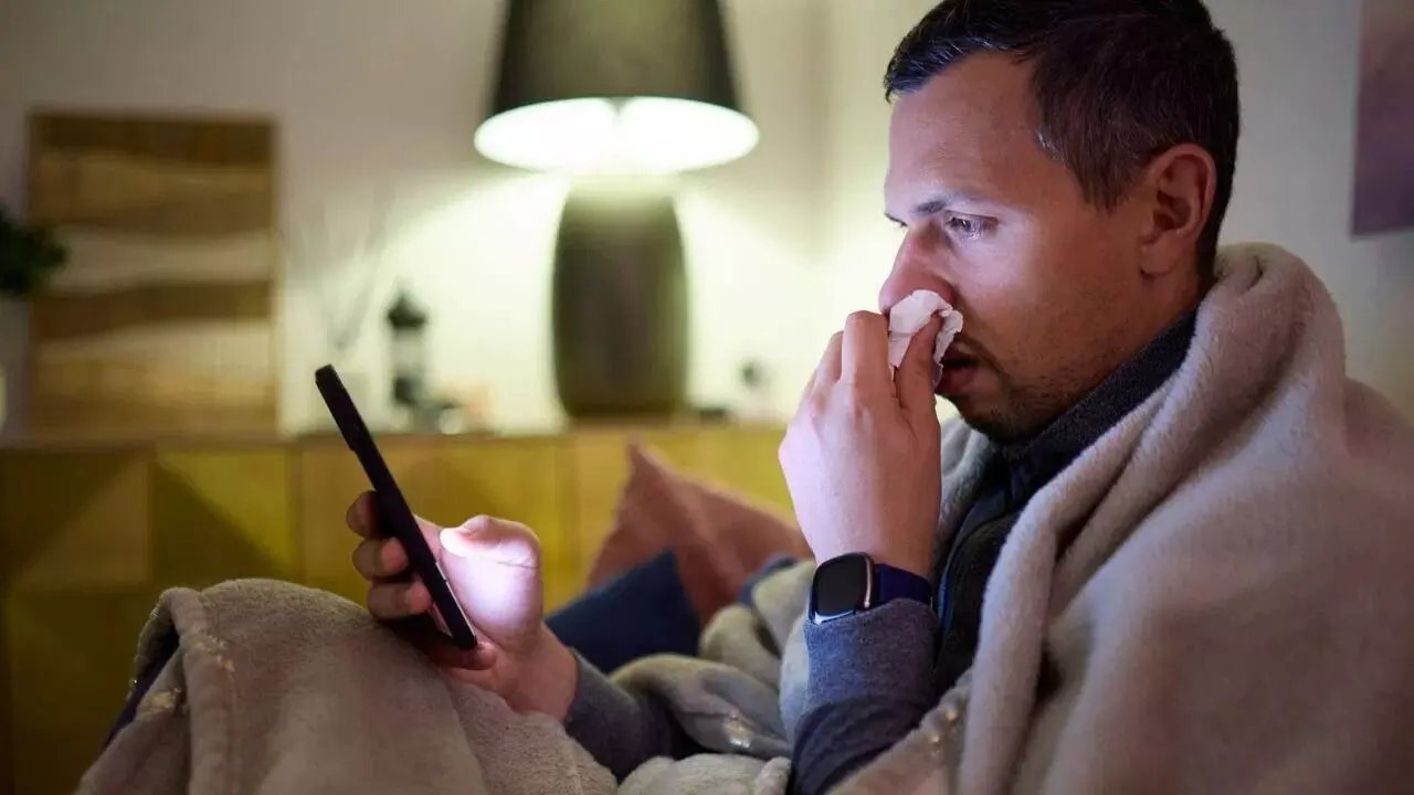 Frequent Cold and Cough During Winter: చలికాలంలో పదేపదే జలుబు, దగ్గు వస్తున్నాయా? కారణాలు ఏంటో తెలుసా..? Frequent Cold and Cough During Winter: చలికాలంలో పదేపదే జలుబు, దగ్గు వస్తున్నాయా? కారణాలు ఏంటో తెలుసా..?