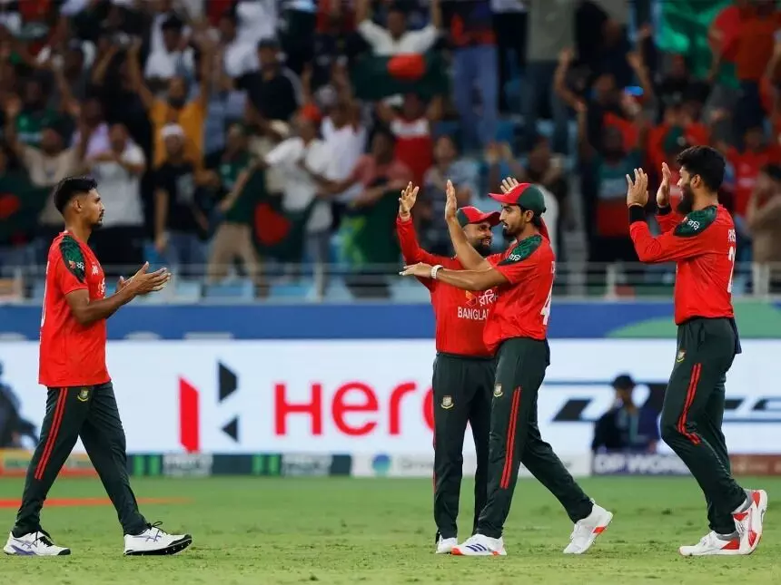 Bangladesh Cricket Board (BCB): బంగ్లాదేశ్ క్రికెటర్ల సమ్మె విరమణకు గ్రీన్ సిగ్నల్.. క్షమాపణ చెబితే మైదానంలోకి! Bangladesh Cricket Board (BCB): బంగ్లాదేశ్ క్రికెటర్ల సమ్మె విరమణకు గ్రీన్ సిగ్నల్.. క్షమాపణ చెబితే మైదానంలోకి!
