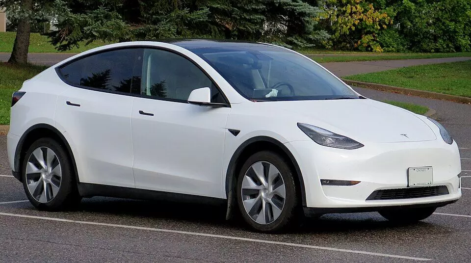 Tesla : షోరూమ్లలోనే మూలుగుతున్న టెస్లా కార్లు..స్టాక్ క్లియర్ చేయడానికి రూ.2 లక్షల డిస్కౌంట్ Tesla : షోరూమ్లలోనే మూలుగుతున్న టెస్లా కార్లు..స్టాక్ క్లియర్ చేయడానికి రూ.2 లక్షల డిస్కౌంట్