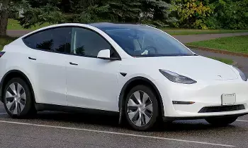 Tesla : షోరూమ్లలోనే మూలుగుతున్న టెస్లా కార్లు..స్టాక్ క్లియర్ చేయడానికి రూ.2 లక్షల డిస్కౌంట్ Tesla : షోరూమ్లలోనే మూలుగుతున్న టెస్లా కార్లు..స్టాక్ క్లియర్ చేయడానికి రూ.2 లక్షల డిస్కౌంట్