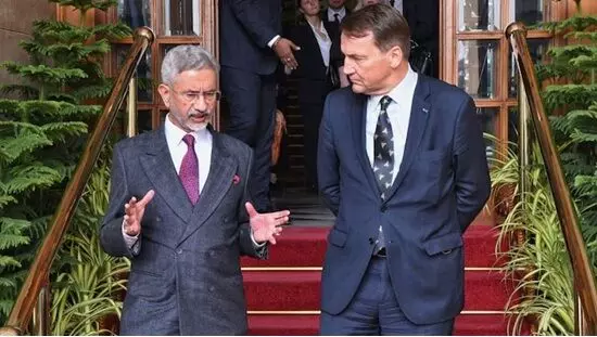 External Affairs Minister S. Jaishankar: జైశంకర్ పోలాండ్కు ఉగ్రవాదంపై జీరో టాలరెన్స్ పిలుపు: మన పొరుగున ఉగ్ర సదుపాయాలకు దోహదం చేయవద్దు External Affairs Minister S. Jaishankar: జైశంకర్ పోలాండ్కు ఉగ్రవాదంపై జీరో టాలరెన్స్ పిలుపు: మన పొరుగున ఉగ్ర సదుపాయాలకు దోహదం చేయవద్దు