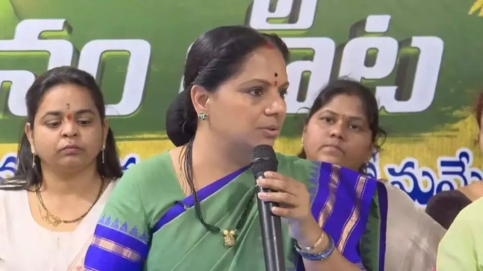 Telangana Jagruthi President Kalvakuntla Kavitha: కొత్త రాజకీయ పార్టీ ఏర్పాటు దిశగా వేగం పెంచిన కవిత Telangana Jagruthi President Kalvakuntla Kavitha: కొత్త రాజకీయ పార్టీ ఏర్పాటు దిశగా వేగం పెంచిన కవిత