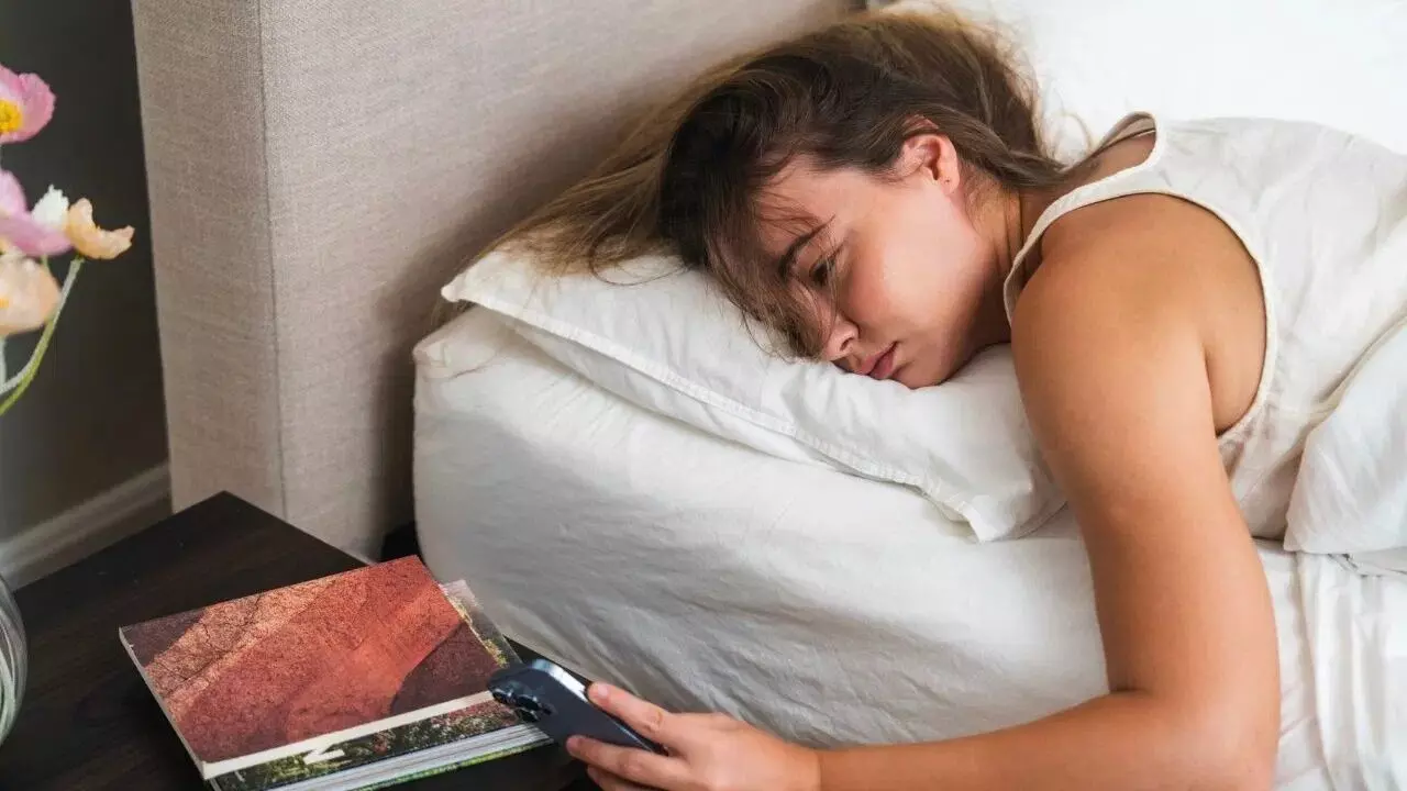 Waking Up Frequently at Night: రాత్రిపూట తరచుగా నిద్ర లేస్తున్నారా? గుండెపోటు, మెదడు సంబంధిత వ్యాధుల ముప్పు పొంచి ఉంది.. Waking Up Frequently at Night: రాత్రిపూట తరచుగా నిద్ర లేస్తున్నారా? గుండెపోటు, మెదడు సంబంధిత వ్యాధుల ముప్పు పొంచి ఉంది..