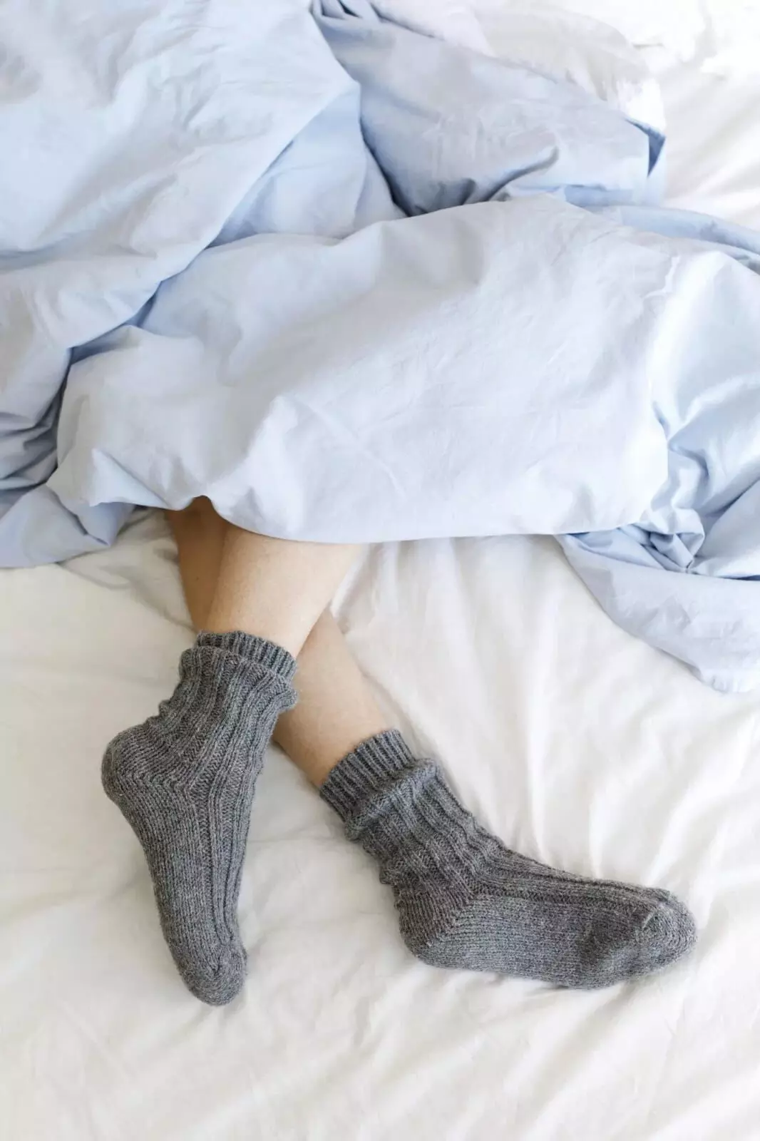 Sleeping with Socks On at Night: రాత్రిపూట సాక్స్ ధరించి నిద్రపోతున్నారా..? ఆరోగ్యానికి మంచిదా.. కాదా..? Sleeping with Socks On at Night: రాత్రిపూట సాక్స్ ధరించి నిద్రపోతున్నారా..? ఆరోగ్యానికి మంచిదా.. కాదా..?