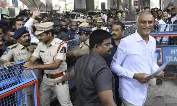 Phone tapping case: హరీశ్రావు సిట్ విచారణకు హాజరు Phone tapping case: హరీశ్రావు సిట్ విచారణకు హాజరు