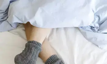 Sleeping with Socks On at Night: రాత్రిపూట సాక్స్ ధరించి నిద్రపోతున్నారా..? ఆరోగ్యానికి మంచిదా.. కాదా..? Sleeping with Socks On at Night: రాత్రిపూట సాక్స్ ధరించి నిద్రపోతున్నారా..? ఆరోగ్యానికి మంచిదా.. కాదా..?