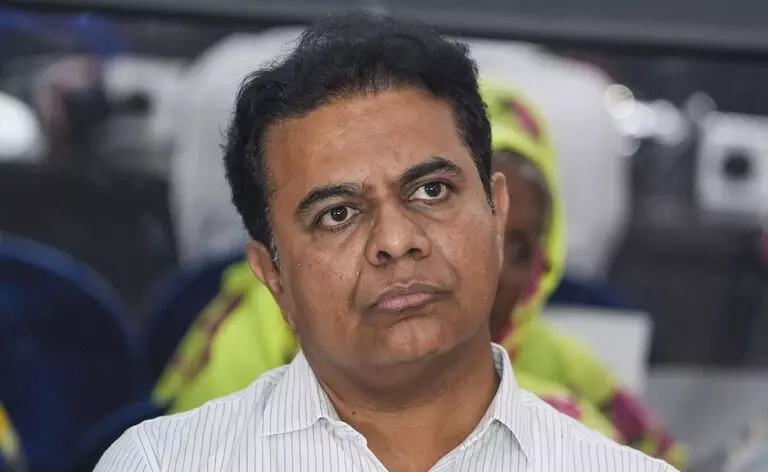 Phone Tapping Case: కేటీఆర్కు సిట్ నోటీసు: ఫోన్ అక్రమ ట్యాపింగ్ కేసులో విచారణకు పిలుపు Phone Tapping Case: కేటీఆర్కు సిట్ నోటీసు: ఫోన్ అక్రమ ట్యాపింగ్ కేసులో విచారణకు పిలుపు