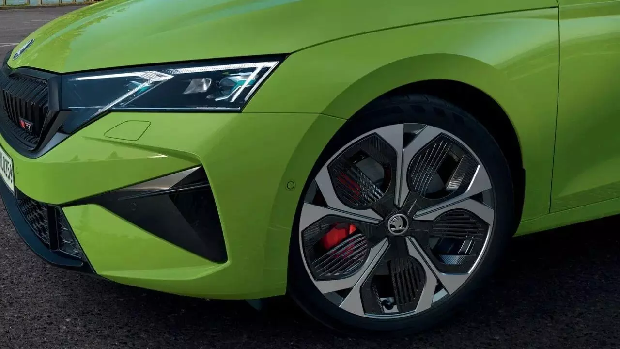 Skoda Octavia RS : స్కోడా ఆక్టావియా RS రెండో బ్యాచ్ రెడీ..ఈసారి మిస్ అయితే కష్టమే Skoda Octavia RS : స్కోడా ఆక్టావియా RS రెండో బ్యాచ్ రెడీ..ఈసారి మిస్ అయితే కష్టమే
