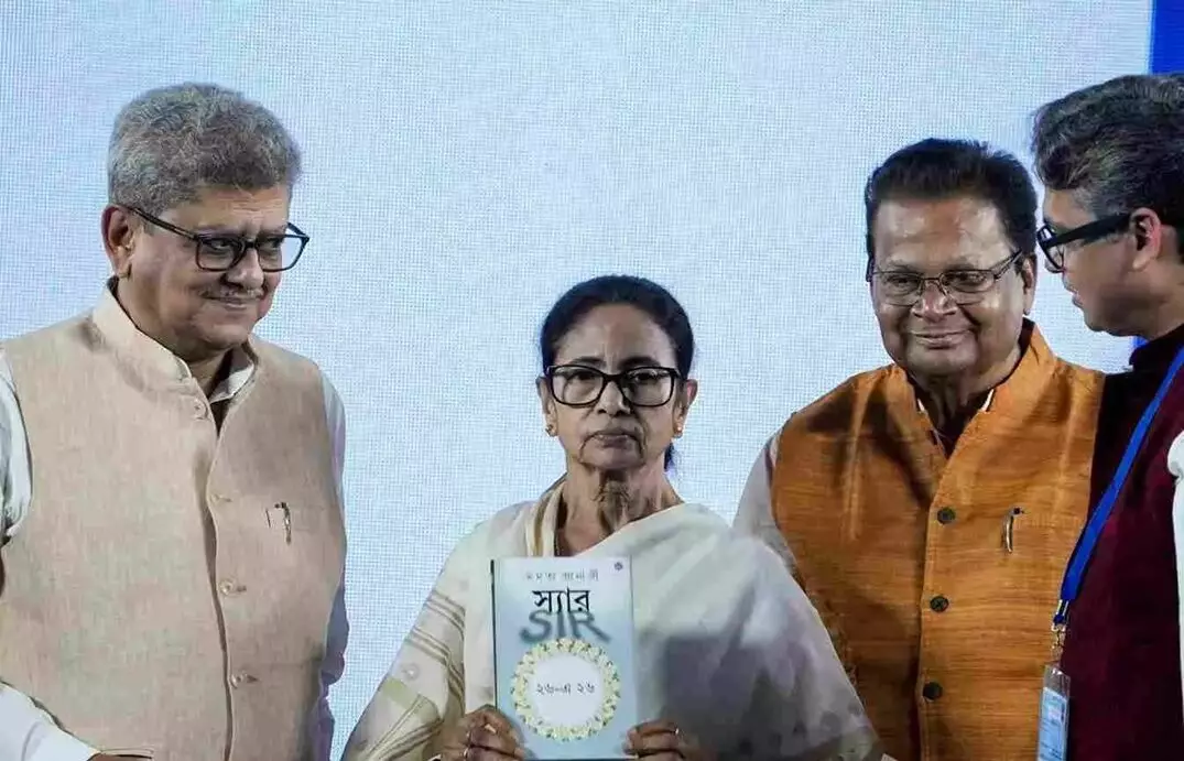 Chief Minister Mamata Banerjee: బతికుంటే విశ్వకవి ఠాగూర్కూ ఈసీ వేధింపులే ఎదురయ్యేవి! – మమతా ఫైర్ Chief Minister Mamata Banerjee: బతికుంటే విశ్వకవి ఠాగూర్కూ ఈసీ వేధింపులే ఎదురయ్యేవి! – మమతా ఫైర్