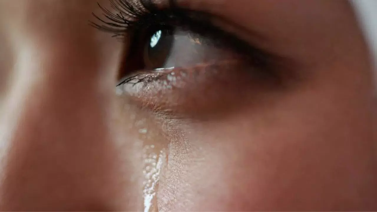 Eyes Tearing Up: కళ్ల నుండి నీరు కారుతోందా..? అయితే అది ఈ ప్రమాదకర వ్యాధుల లక్షణం కావచ్చు.. తస్మాత్ జాగ్రత్త Eyes Tearing Up: కళ్ల నుండి నీరు కారుతోందా..? అయితే అది ఈ ప్రమాదకర వ్యాధుల లక్షణం కావచ్చు.. తస్మాత్ జాగ్రత్త